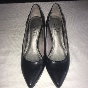 Women’s size 6 heels,only worn once.